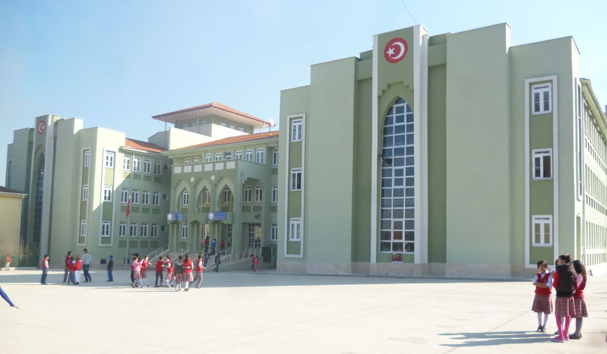 DÜZCE MERKEZ AYDINPINAR KÖYÜNDE İLKÖĞRETİM OKULU