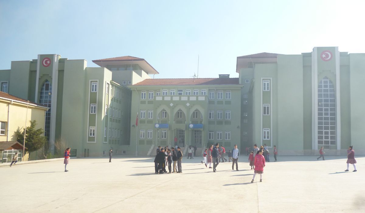 DÜZCE MERKEZ AYDINPINAR KÖYÜNDE İLKÖĞRETİM OKULU